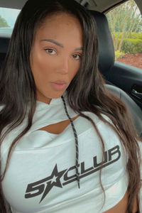 women wearing 5 star clubs Cropped Long Sleeve Hoodies